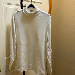Chicos cream colored turtleneck, size 3(XL) turtleneck. Excellent condition.